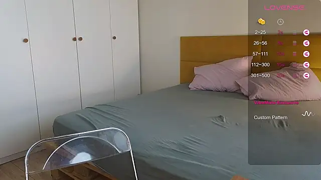 Snapshot of AliceKingsleigh chatting on November 30, 2025, 6:25 am AliceKingsleigh online show from November 30, 2025, 6:25 am