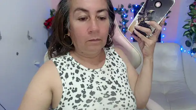 Snapshot of stepmother_105 chatting on September 11, 2025, 3:12 pm stepmother 105 online show from September 11, 2025, 3:12 pm
