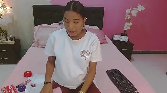 roxy cooper online show from March 20, 2025, 12:00 pm