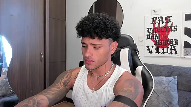 Snapshot of Alessandro_Vanni chatting on December 19, 2025, 2:41 pm Alessandro Vanni online show from December 19, 2025, 2:41 pm