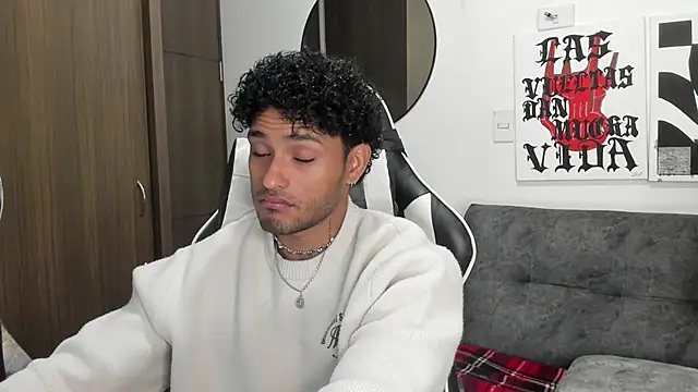 Snapshot of Alessandro_Vanni chatting on January 18, 2026, 2:15 am Alessandro Vanni online show from January 18, 2026, 2:15 am