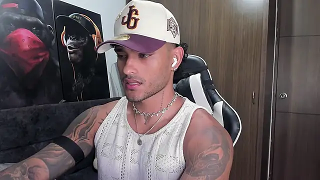 Snapshot of Alessandro_Vanni chatting on November 14, 2025, 1:53 am Alessandro Vanni online show from November 14, 2025, 1:53 am