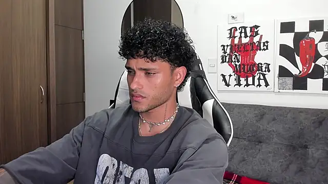 Snapshot of Alessandro_Vanni chatting on January 8, 2026, 2:17 am Alessandro Vanni online show from January 8, 2026, 2:17 am