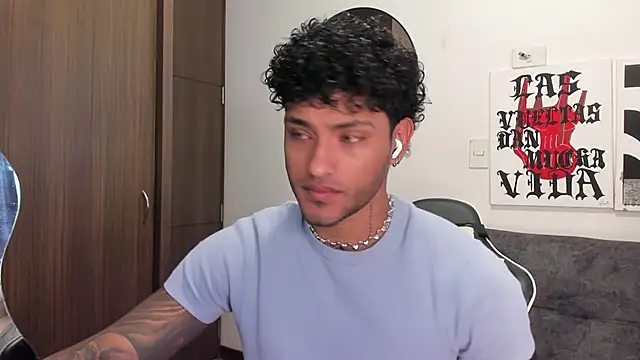 Snapshot of Alessandro_Vanni chatting on January 16, 2026, 1:48 pm Alessandro Vanni online show from January 16, 2026, 1:48 pm