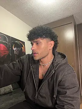 Snapshot of Alessandro_Vanni chatting on November 19, 2025, 2:11 am Alessandro Vanni online show from November 19, 2025, 2:11 am