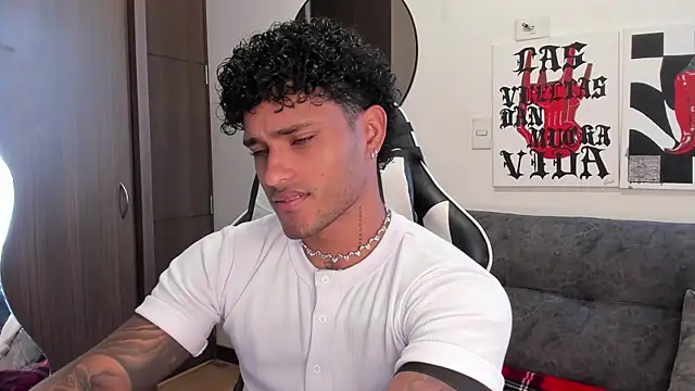 Snapshot of Alessandro_Vanni chatting on January 6, 2026, 1:26 pm Alessandro Vanni online show from January 6, 2026, 1:26 pm