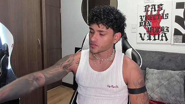 Snapshot of Alessandro_Vanni chatting on January 15, 2026, 1:47 pm Alessandro Vanni online show from January 15, 2026, 1:47 pm