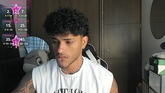 Snapshot of Alessandro_Vanni chatting on November 6, 2025, 4:11 pm Alessandro Vanni online show from November 6, 2025, 4:11 pm