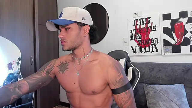 Snapshot of Alessandro_Vanni chatting on February 20, 2026, 2:52 pm Alessandro Vanni online show from February 20, 2026, 2:52 pm