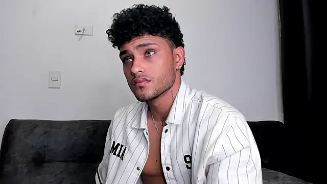 Snapshot of Alessandro_Vanni chatting on March 6, 2025, 1:58 am Alessandro Vanni online show from March 6, 2025, 1:58 am