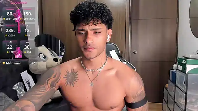 Snapshot of Alessandro_Vanni chatting on October 27, 2025, 1:17 am Alessandro Vanni online show from October 27, 2025, 1:17 am