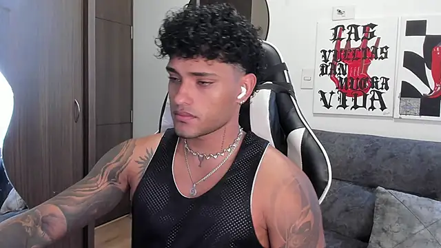 Snapshot of Alessandro_Vanni chatting on December 22, 2025, 3:34 pm Alessandro Vanni online show from December 22, 2025, 3:34 pm