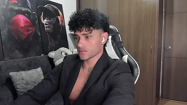 Snapshot of Alessandro_Vanni chatting on November 18, 2025, 1:10 am Alessandro Vanni online show from November 18, 2025, 1:10 am