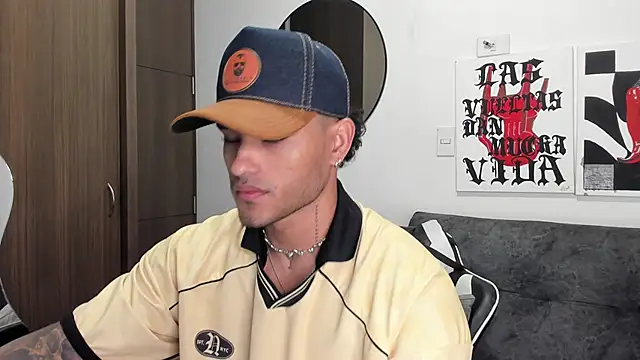 Snapshot of Alessandro_Vanni chatting on December 14, 2025, 2:29 am Alessandro Vanni online show from December 14, 2025, 2:29 am