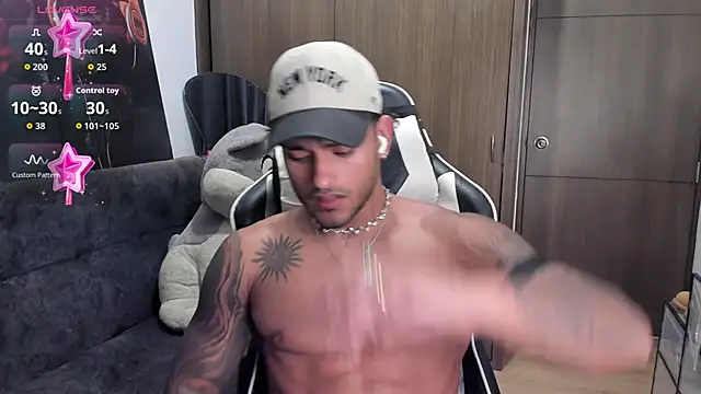 Snapshot of Alessandro_Vanni chatting on November 9, 2025, 1:31 am Alessandro Vanni online show from November 9, 2025, 1:31 am