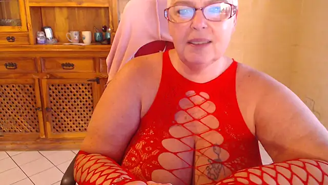 Snapshot of MISS_LINDAH chatting on November 9, 2025, 6:28 am MISS LINDAH online show from November 9, 2025, 6:28 am