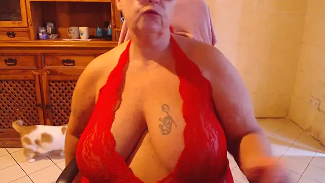 Snapshot of MISS_LINDAH chatting on September 18, 2025, 5:10 am MISS LINDAH online show from September 18, 2025, 5:10 am