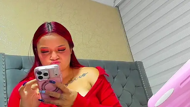 Imannejulienne online show from May 15, 2026, 1:14 am