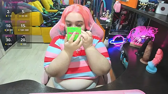 Snapshot of Softie_Sofy chatting on December 4, 2025, 1:26 am Softie Sofy online show from December 4, 2025, 1:26 am