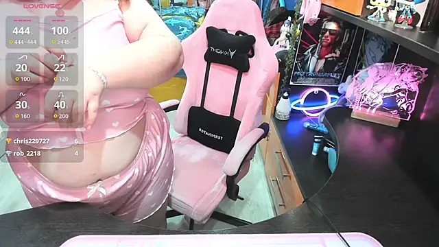 Snapshot of Softie_Sofy chatting on October 17, 2025, 2:26 am Softie Sofy online show from October 17, 2025, 2:26 am