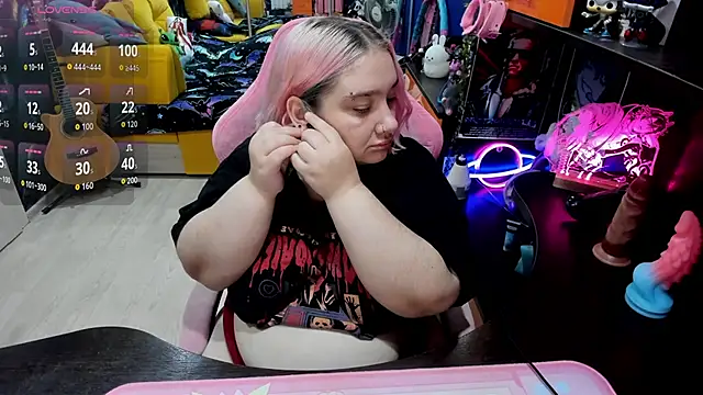 Snapshot of Softie_Sofy chatting on September 24, 2025, 3:35 am Softie Sofy online show from September 24, 2025, 3:35 am