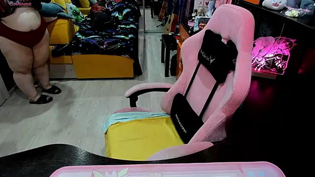 Softie Sofy online show from April 7, 2026, 4:14 am