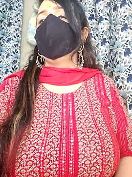 cute-tanvi online show from April 17, 2026, 1:19 am