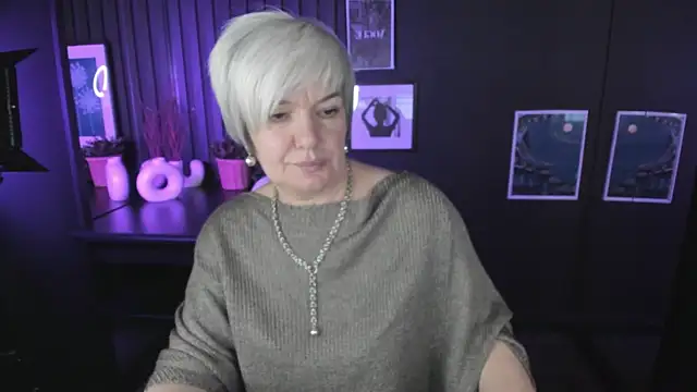 Snapshot of CarmenSoft chatting on October 24, 2025, 8:41 pm CarmenSoft online show from October 24, 2025, 8:41 pm