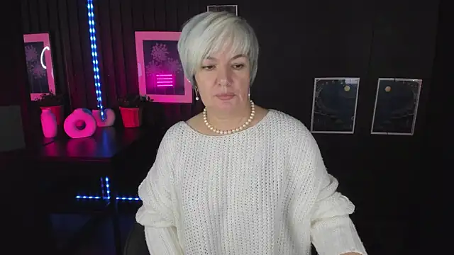 Snapshot of CarmenSoft chatting on October 28, 2025, 8:41 pm CarmenSoft online show from October 28, 2025, 8:41 pm