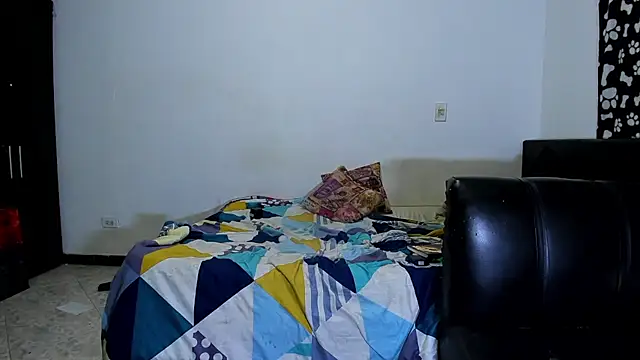 Snapshot of ares_sexxx chatting on October 28, 2025, 2:38 pm ares sexxx online show from October 28, 2025, 2:38 pm