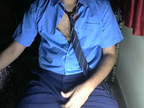 aloneboy1996 online show from September 16, 2025, 6:31 pm