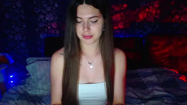ViollinaLove online show from May 19, 2026, 7:43 pm