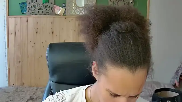 AaliyahHarris online show from May 25, 2026, 1:43 pm