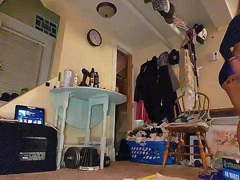 MaddisonX online show from November 3, 2025, 9:24 am