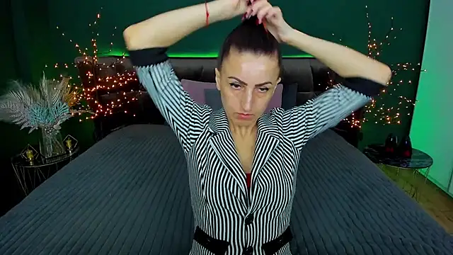 Snapshot of Rebecca_Diamond chatting on March 16, 2025, 6:09 am Rebecca Diamond online show from March 16, 2025, 6:09 am