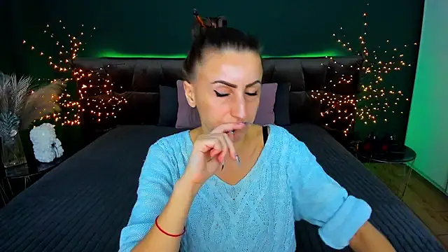 Snapshot of Rebecca_Diamond chatting on November 17, 2025, 6:39 am Rebecca Diamond online show from November 17, 2025, 6:39 am