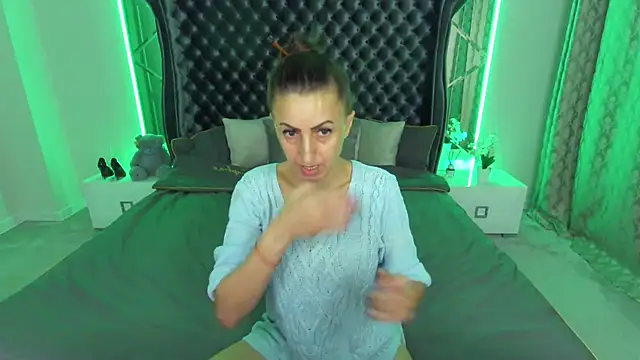 Snapshot of Rebecca_Diamond chatting on November 9, 2025, 6:39 am Rebecca Diamond online show from November 9, 2025, 6:39 am