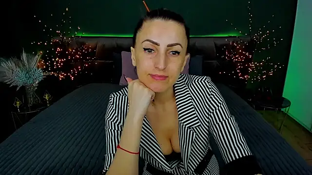 Snapshot of Rebecca_Diamond chatting on March 18, 2025, 6:39 am Rebecca Diamond online show from March 18, 2025, 6:39 am