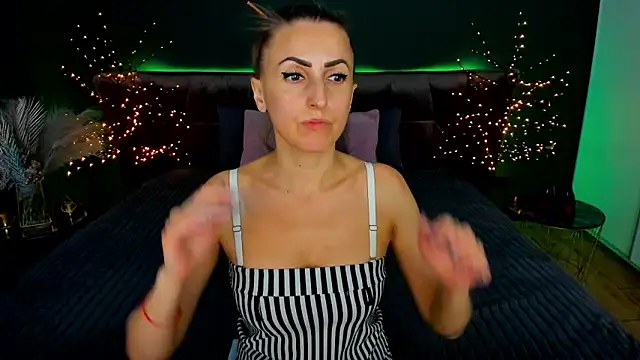 Snapshot of Rebecca_Diamond chatting on September 27, 2025, 12:00 pm Rebecca Diamond online show from September 27, 2025, 12:00 pm