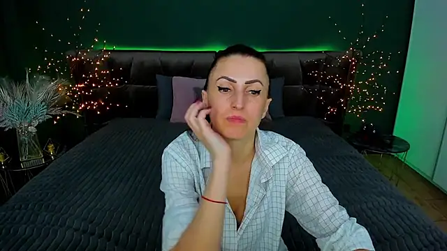 Snapshot of Rebecca_Diamond chatting on March 10, 2025, 9:45 am Rebecca Diamond online show from March 10, 2025, 9:45 am