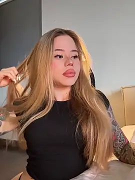 curchez  online show from March 26, 2026, 9:13 pm