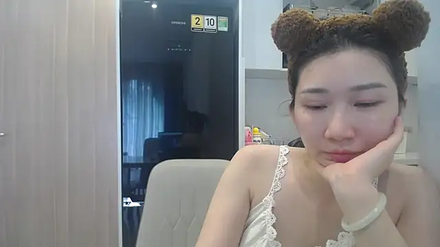 Snapshot of Asiagirll chatting on June 18, 2026, 3:38 am Asiagirll online show from June 18, 2026, 3:38 am