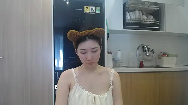 Asiagirll online show from May 27, 2026, 1:57 am