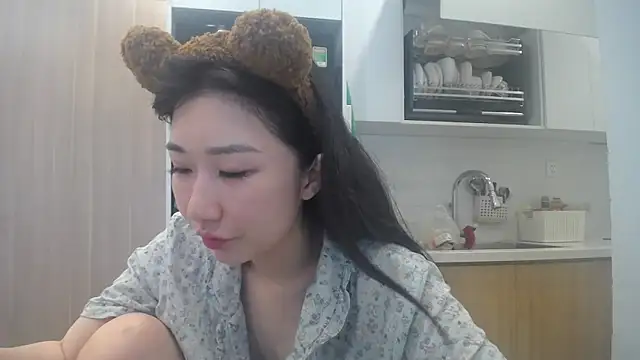 Asiagirll online show from May 29, 2026, 2:06 am