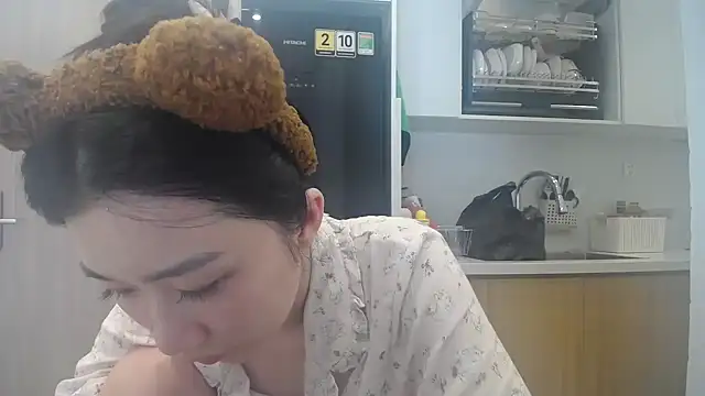 Asiagirll online show from June 3, 2026, 12:33 am