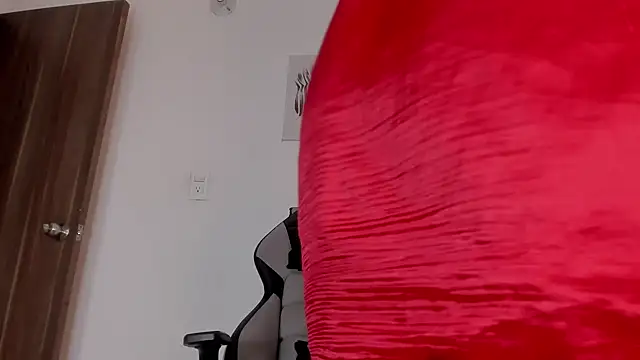 Snapshot of Hanna_Risso chatting on November 28, 2025, 4:40 pm Hanna Risso online show from November 28, 2025, 4:40 pm