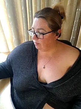 Snapshot of Iceprincess2bad4u chatting on February 28, 2026, 10:48 am Iceprincess2bad4u online show from February 28, 2026, 10:48 am