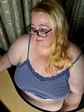 Snapshot of Iceprincess2bad4u chatting on December 21, 2025, 6:42 pm Iceprincess2bad4u online show from December 21, 2025, 6:42 pm