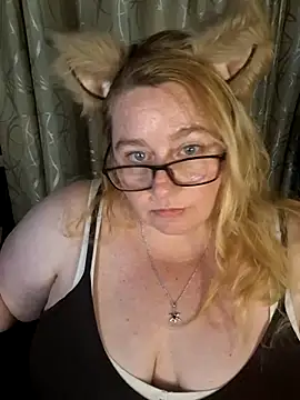 Snapshot of Iceprincess2bad4u chatting on February 6, 2026, 6:15 pm Iceprincess2bad4u online show from February 6, 2026, 6:15 pm