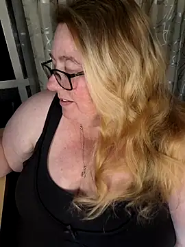 Snapshot of Iceprincess2bad4u chatting on February 18, 2026, 6:37 pm Iceprincess2bad4u online show from February 18, 2026, 6:37 pm